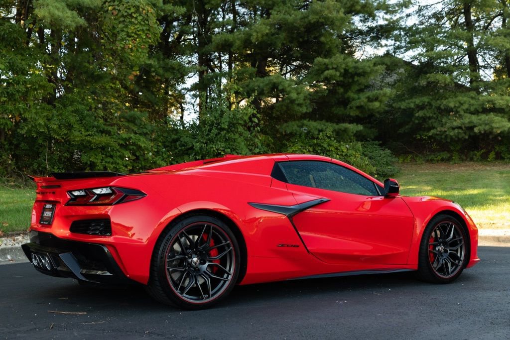 Used 2025 Chevrolet Corvette Z06 w/ Battery Protection Package image 9