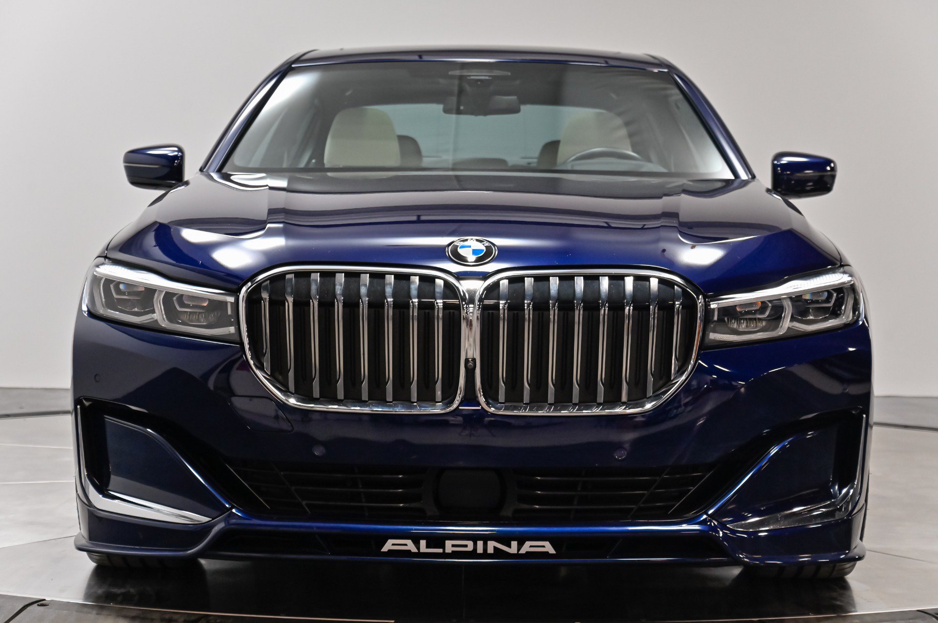 Used 2022 BMW ALPINA B7 xDrive AWD/4WD image 17