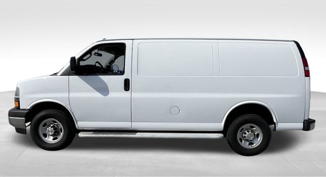 Used 2024 Chevrolet Express 2500 w/ Driver Convenience Package image 3
