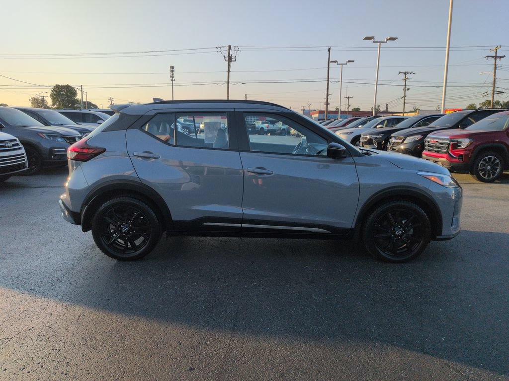 Used 2022 Nissan Kicks SR w/ Premium Package FWD image 6