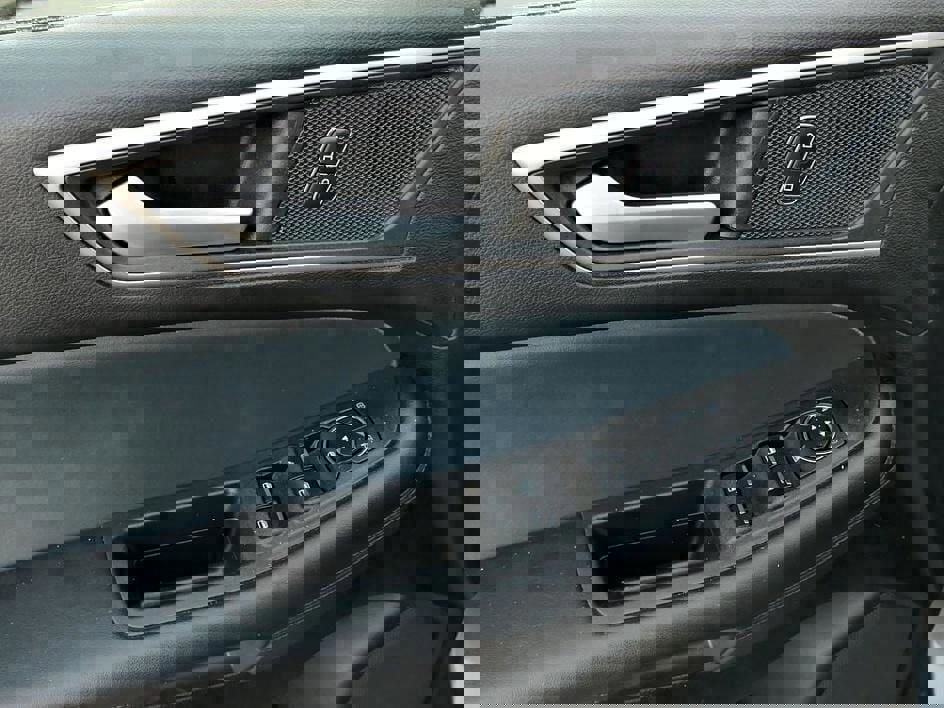 Used 2023 Ford Edge SEL w/ Sport Appearance Package image 14