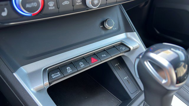 Used 2025 Audi Q3 2.0T Premium image 27