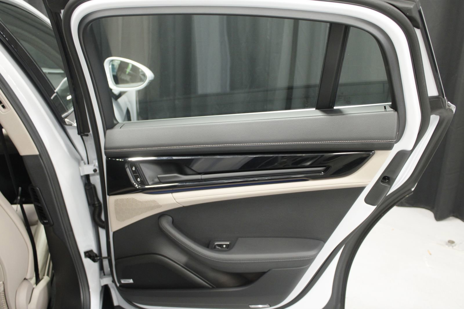 Used 2025 Porsche Panamera 4 image 26