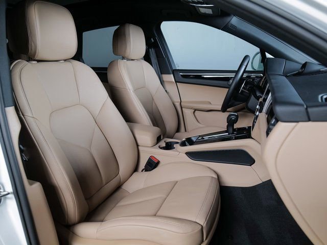 Certified 2025 Porsche Macan image 11