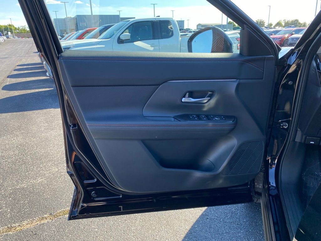 New 2025 Nissan Kicks SR image 12