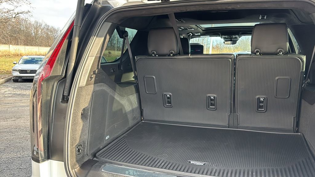 Used 2022 Cadillac Escalade ESV Sport Platinum w/ Heavy-Duty Trailer Package image 38