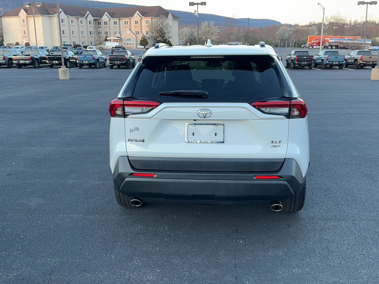 Used 2020 Toyota RAV4 XLE Premium AWD/4WD image 8