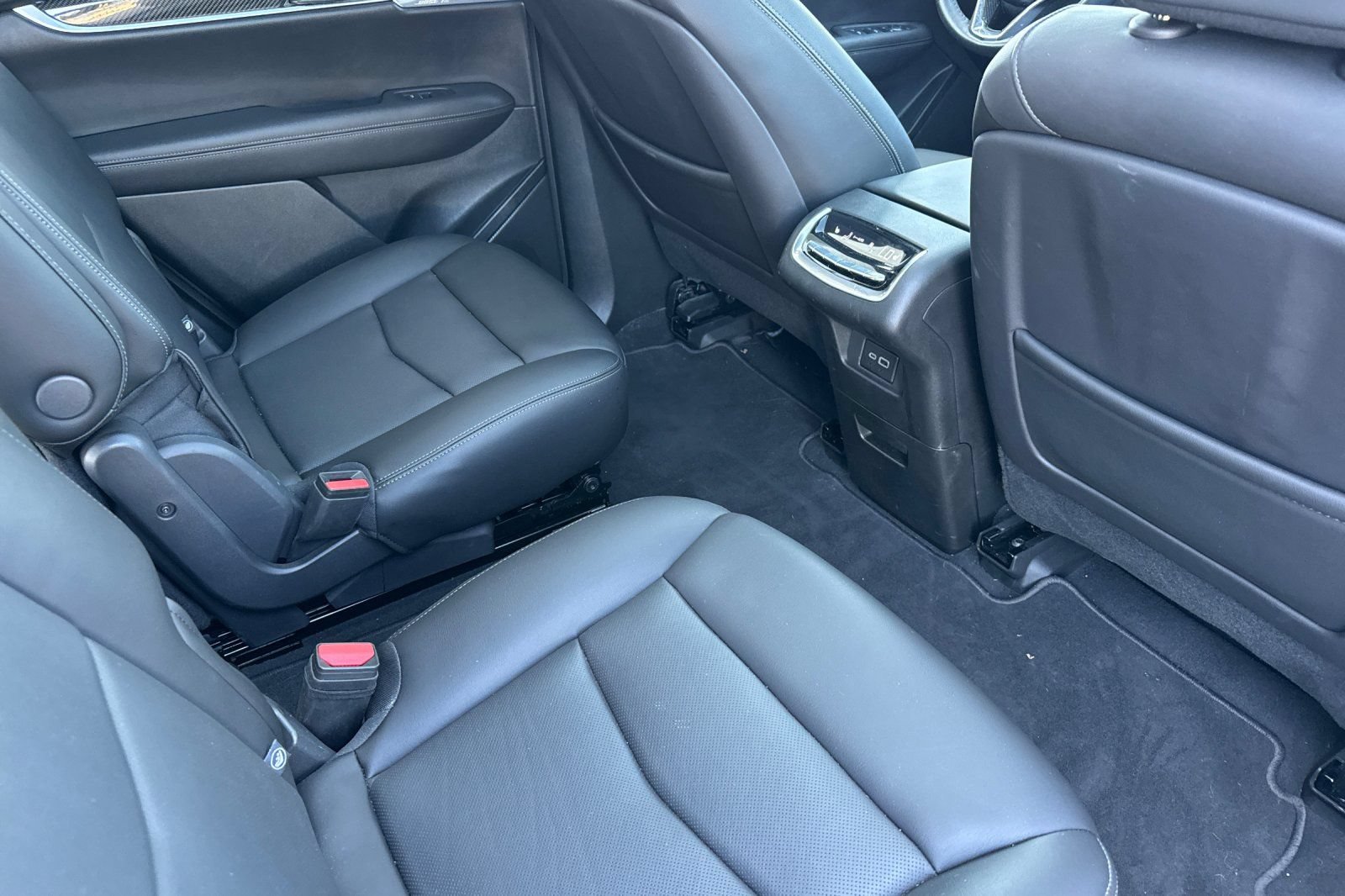 Certified 2025 Cadillac XT6 Sport w/ Technology Package AWD/4WD image 19