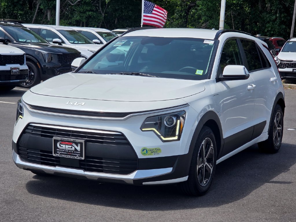 Used 2023 Kia Niro EX w/ EX Cold Weather Package FWD image 7
