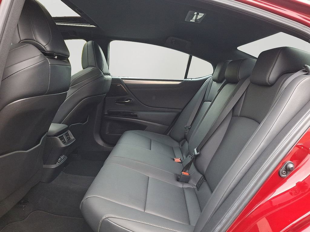 Used 2024 Lexus ES 300h F Sport image 8