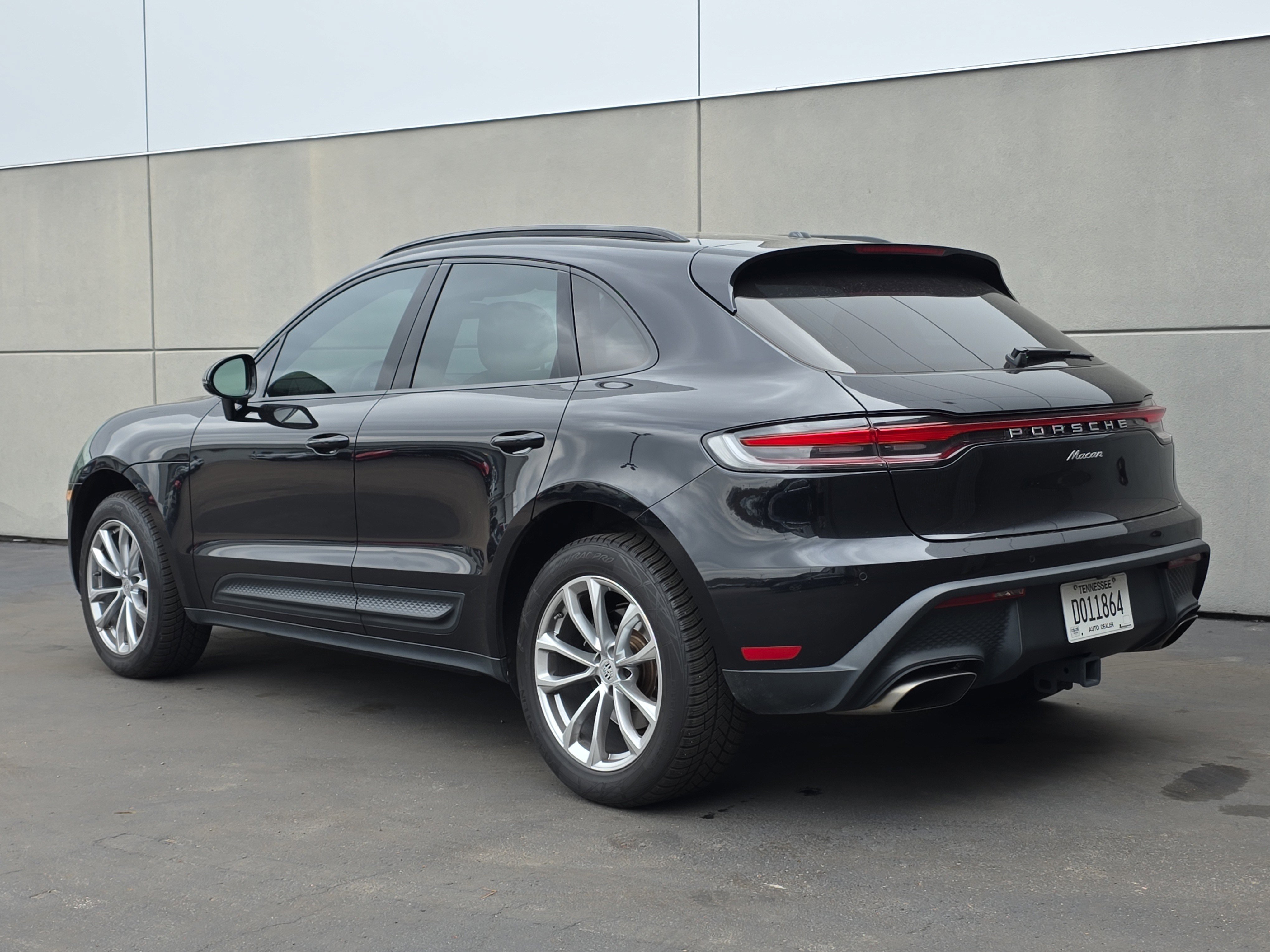 Used 2022 Porsche Macan AWD/4WD image 3