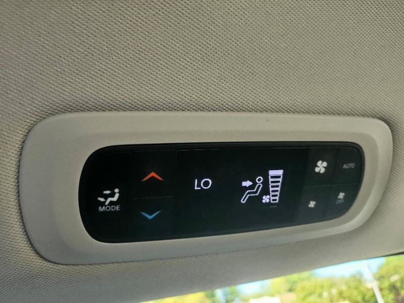 Used 2021 Chrysler Pacifica Touring-L FWD image 79