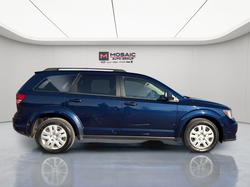 Used 2020 Dodge Journey SE w/ SE Popular Equipment Group image 2