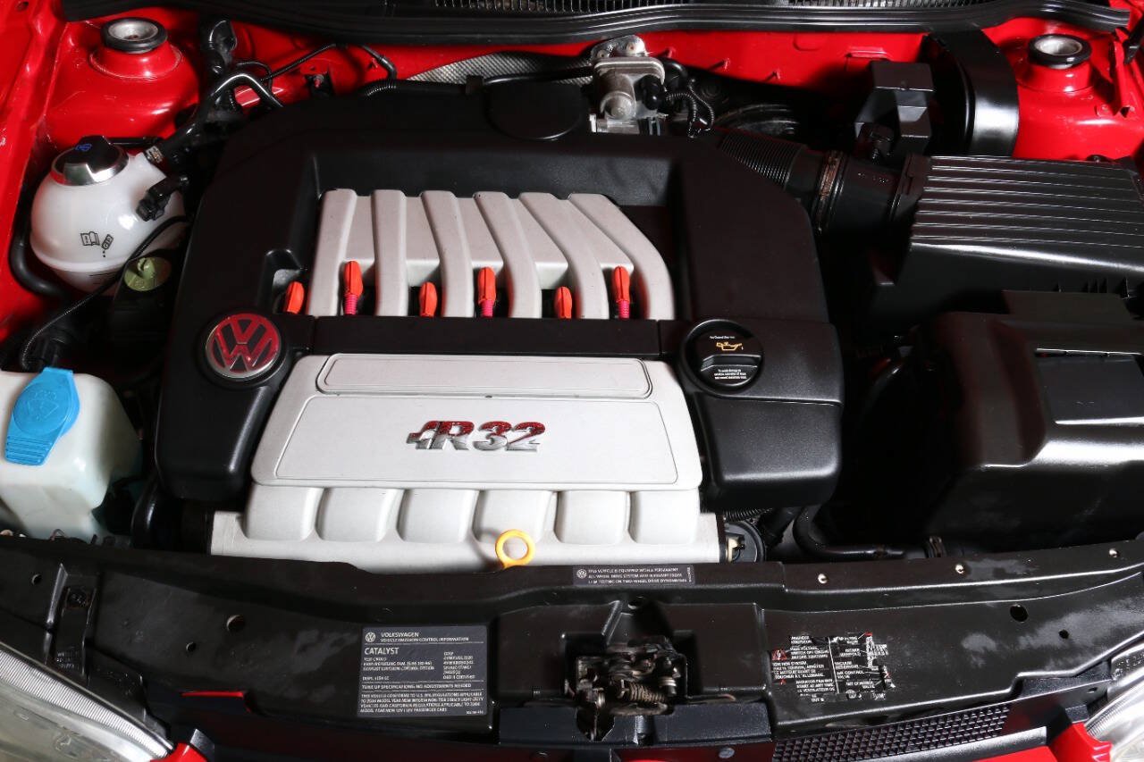 Used 2004 Volkswagen R32 AWD/4WD image 9