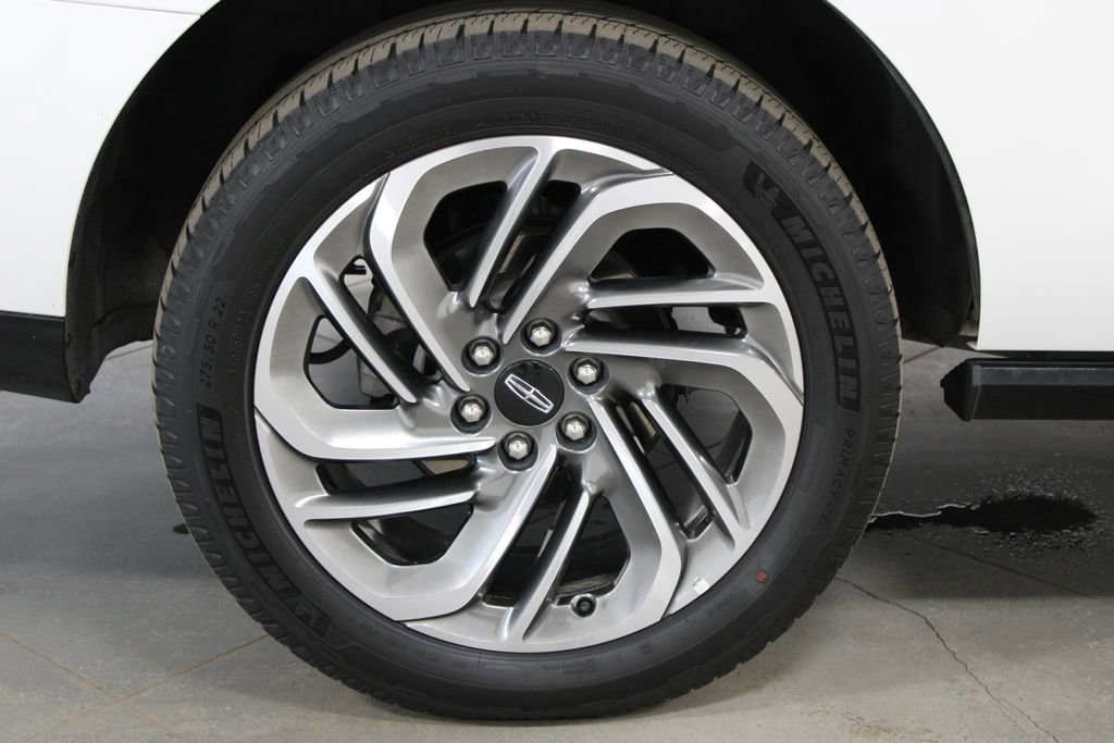 Used 2025 Lincoln Navigator Reserve image 16