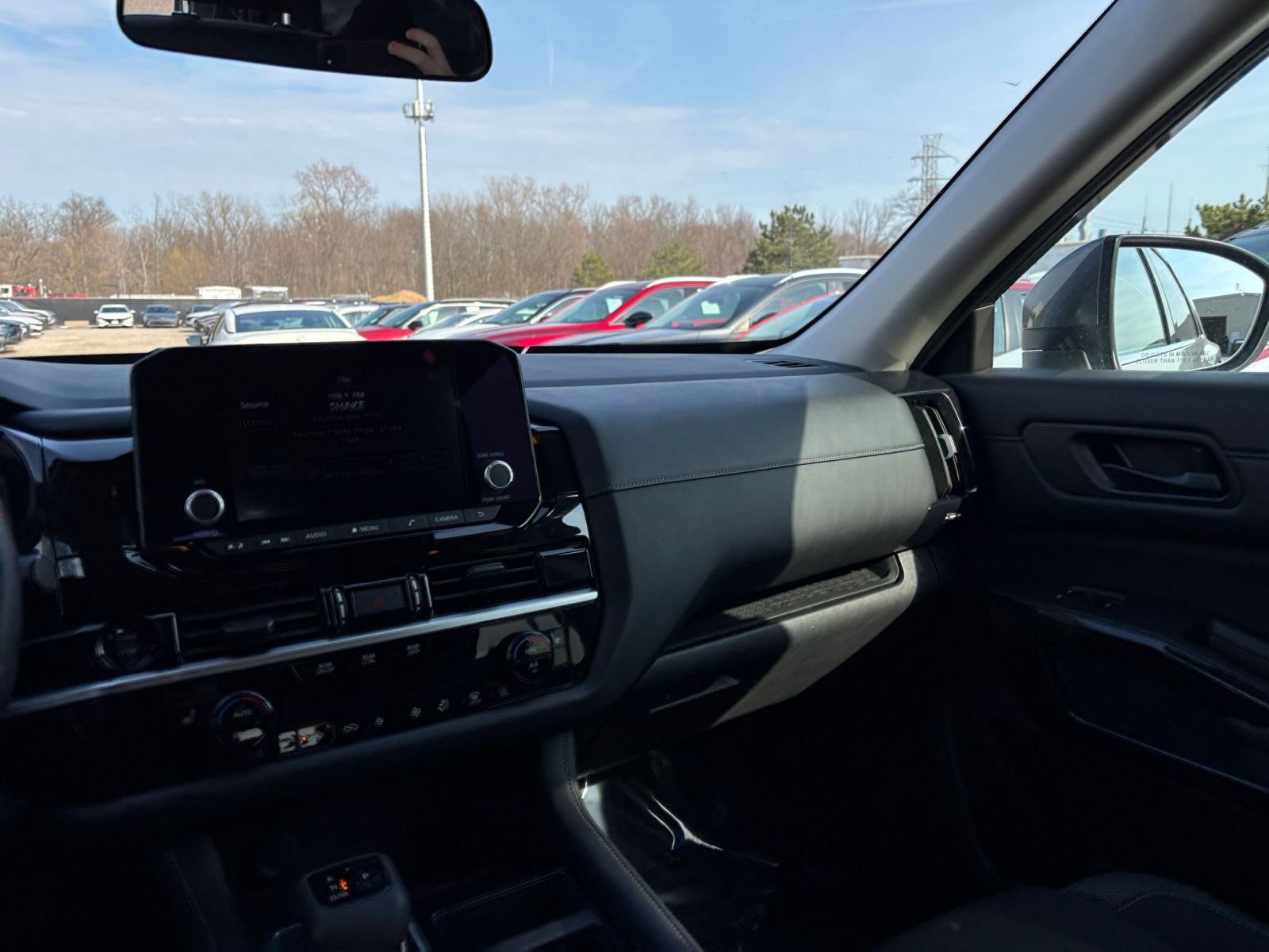 Used 2025 Nissan Pathfinder SV image 38