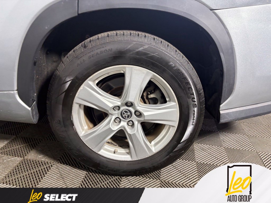 Used 2023 Toyota Highlander LE FWD image 23
