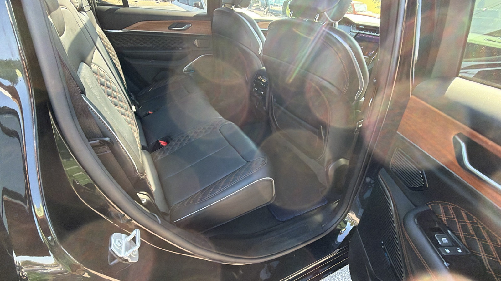 Used 2025 Jeep Grand Cherokee Summit AWD/4WD image 22