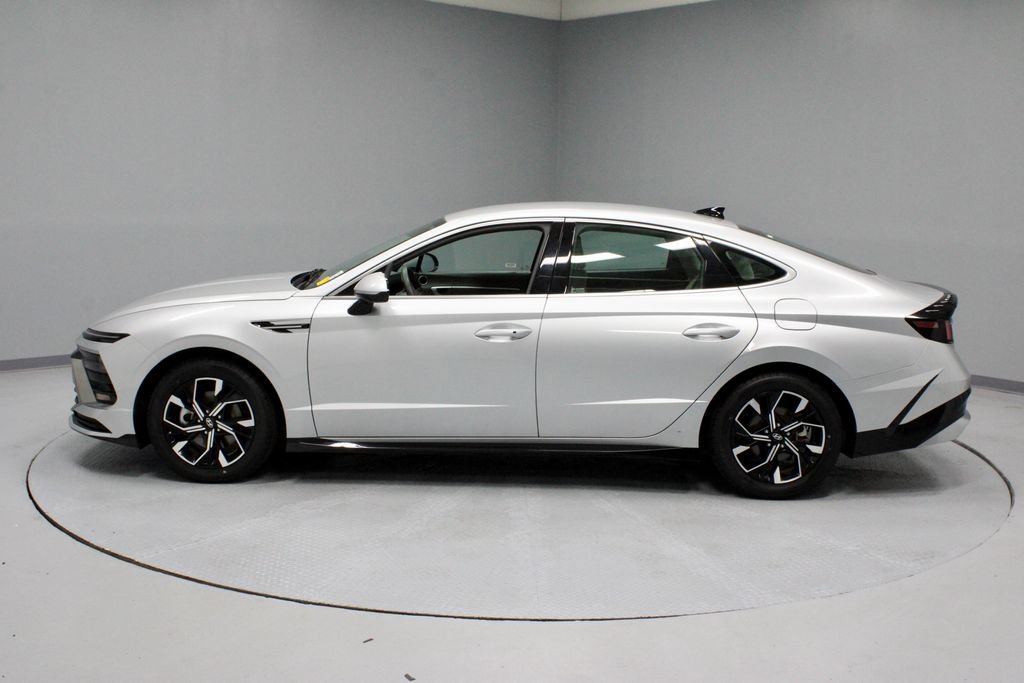 Used 2025 Hyundai Sonata SEL FWD image 9