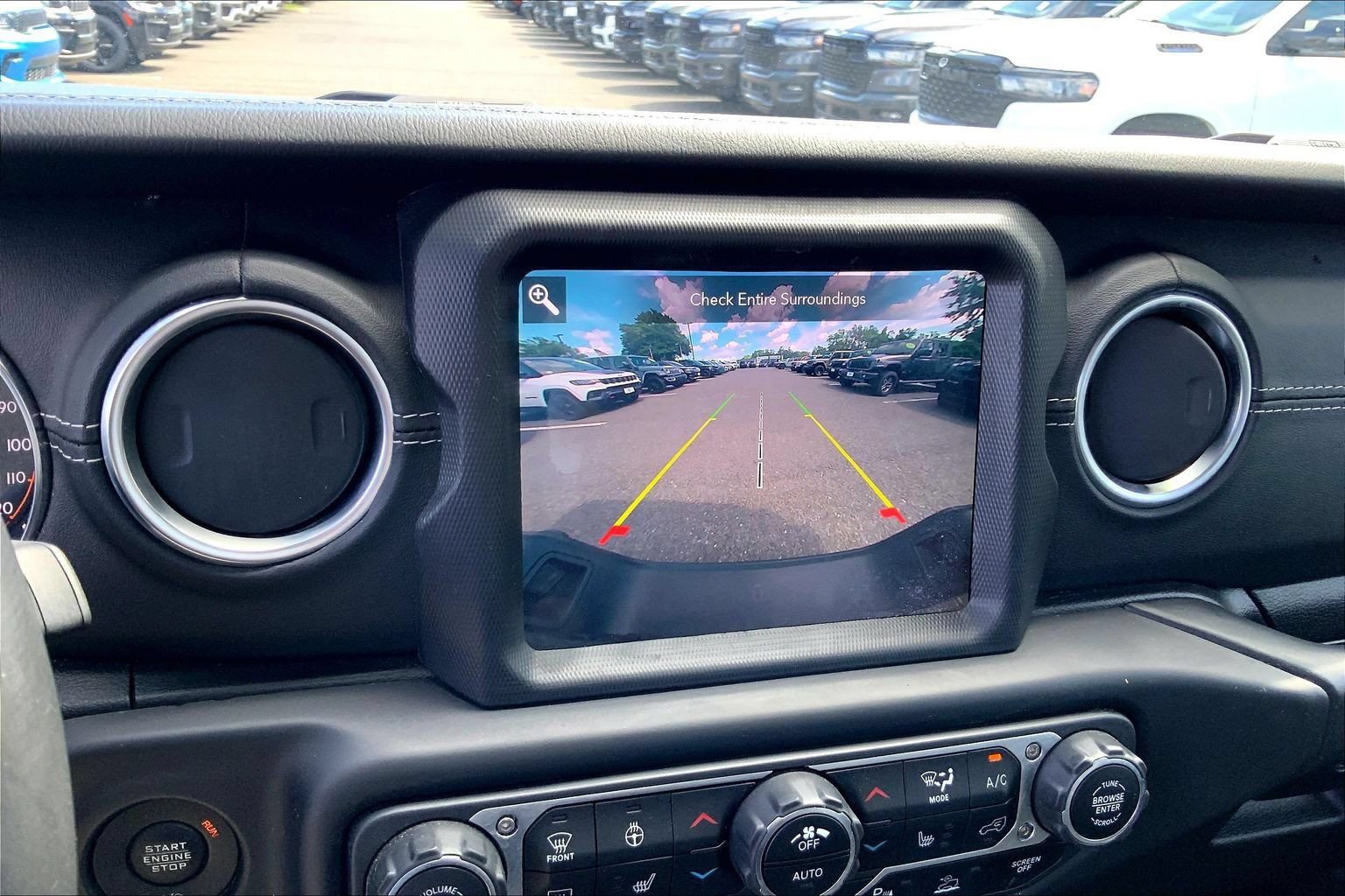 Used 2020 Jeep Gladiator Overland w/ Dual Top Group AWD/4WD image 28