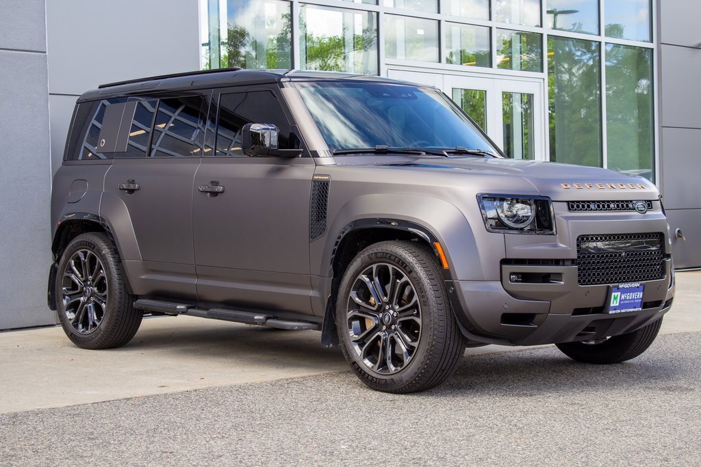 Used 2025 Land Rover Defender 110 image 3