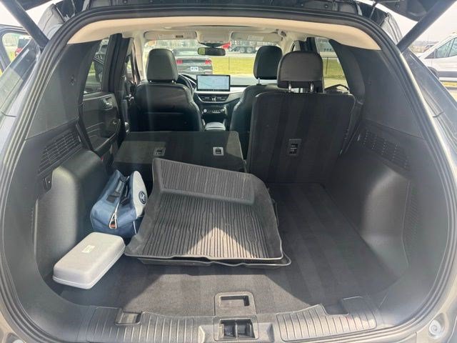 Certified 2024 Ford Escape Platinum w/ Class II Trailer Tow Package AWD/4WD image 30