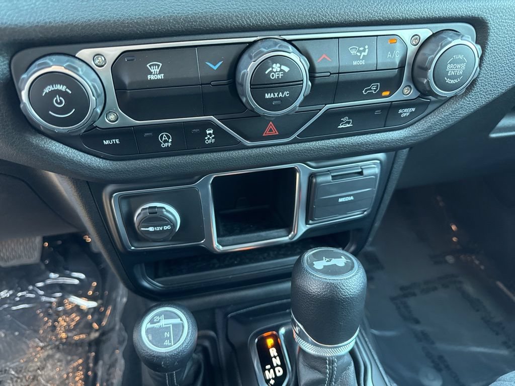 Used 2024 Jeep Wrangler Unlimited Sport AWD/4WD image 33