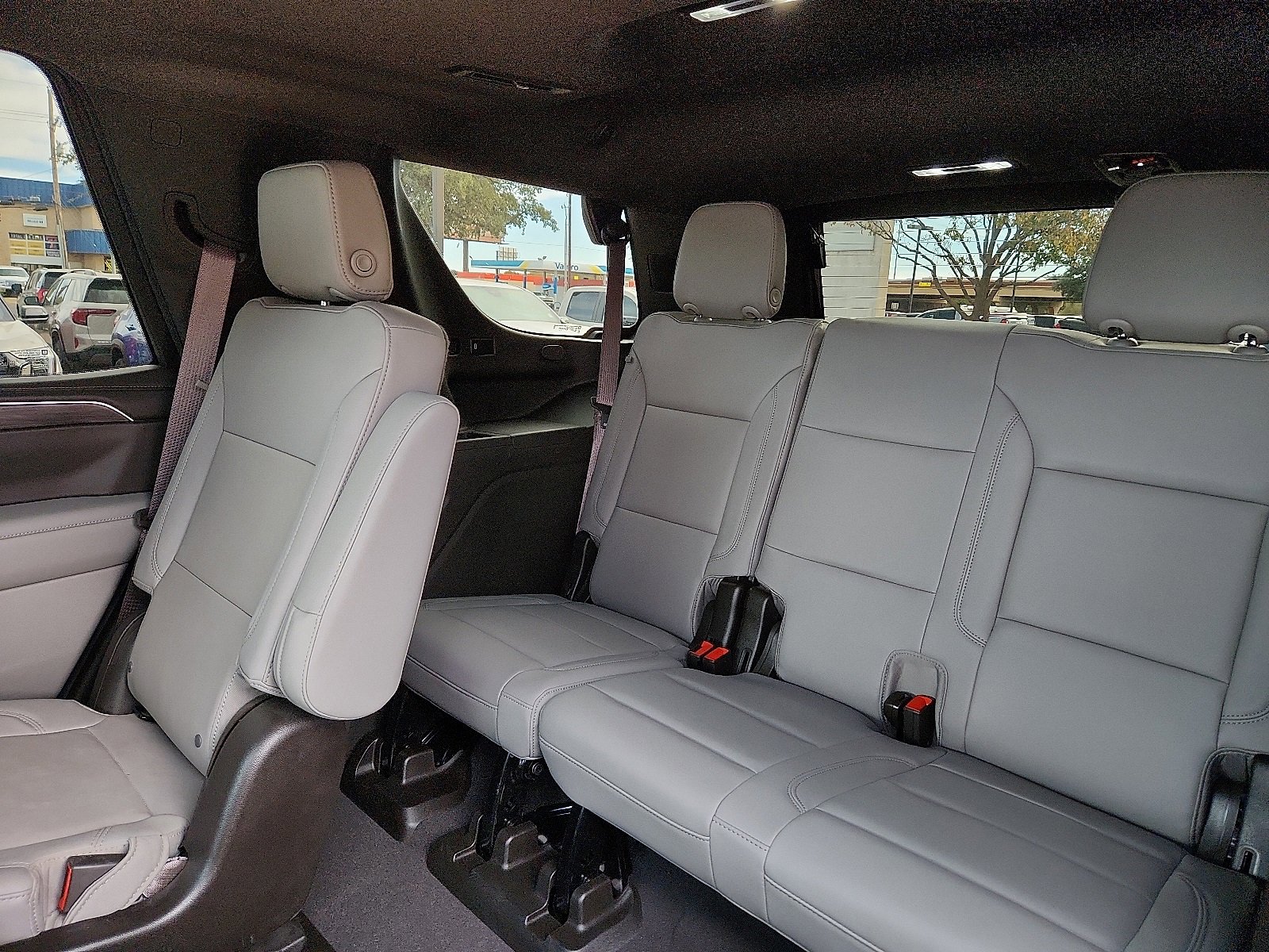 Used 2024 Chevrolet Tahoe Z71 w/ Off-Road Capability Package image 10