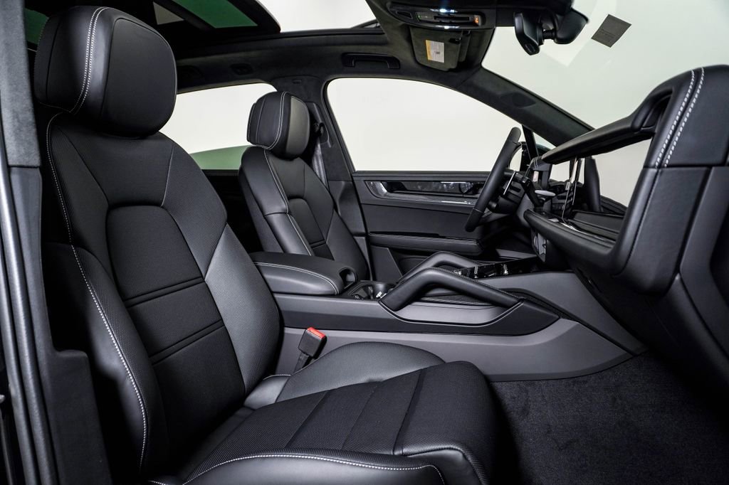 New 2026 Porsche Cayenne GTS image 15