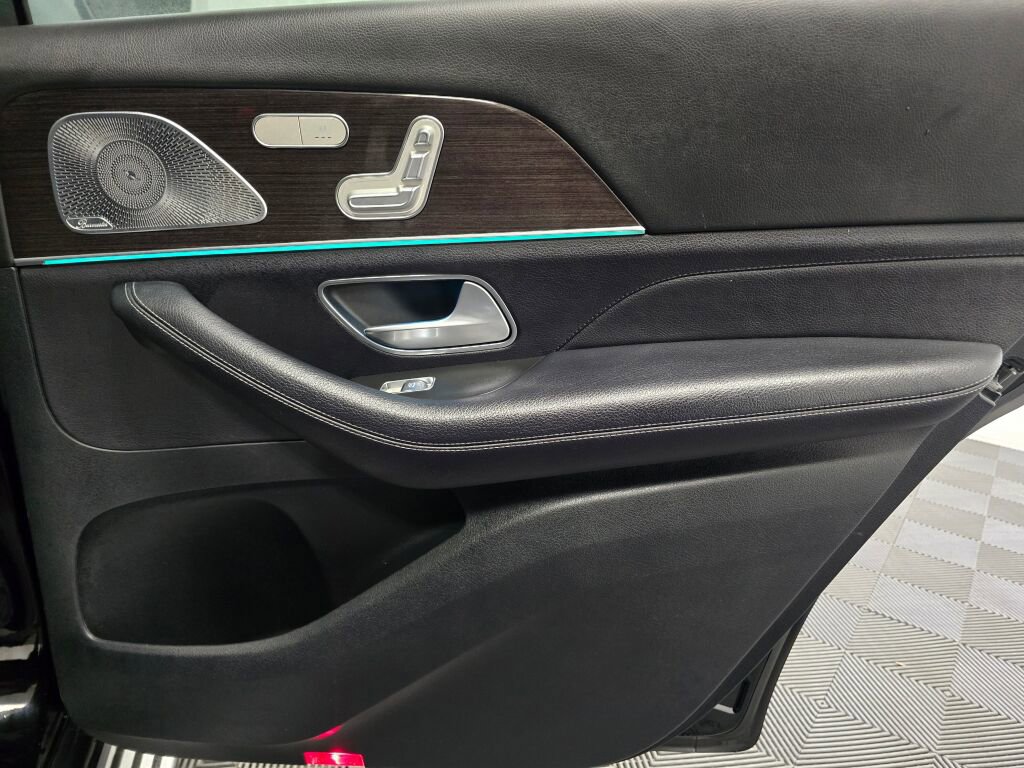 Used 2020 Mercedes-Benz GLS 450 4MATIC image 27