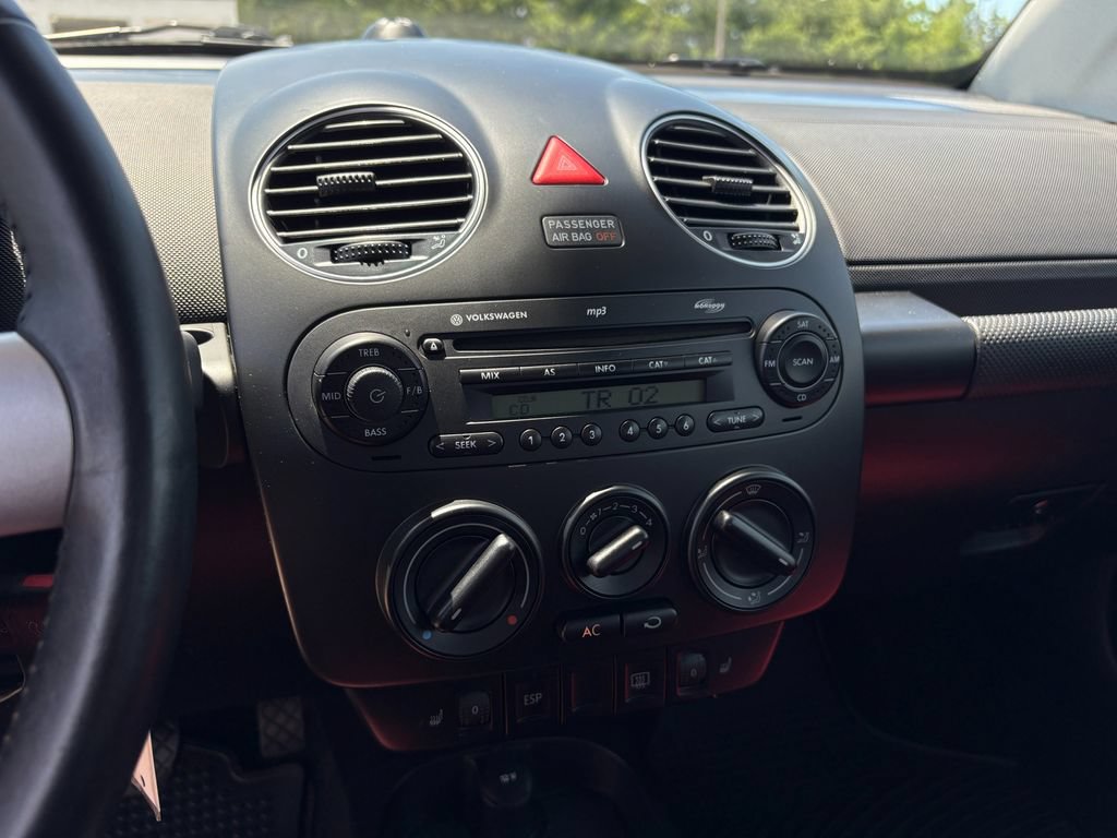 Used 2009 Volkswagen Beetle Blush FWD image 15