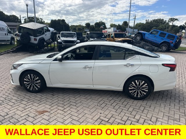 Used 2025 Nissan Altima 2.5 SV FWD image 10
