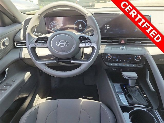 Used 2024 Hyundai Elantra SEL w/ Convenience Package image 3