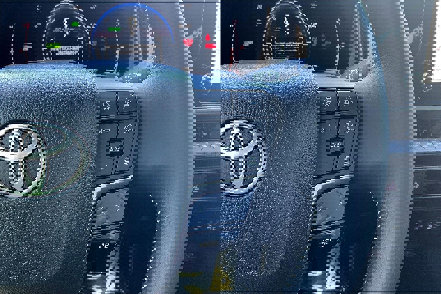 Used 2025 Toyota Camry SE w/ Convenience Package FWD image 12