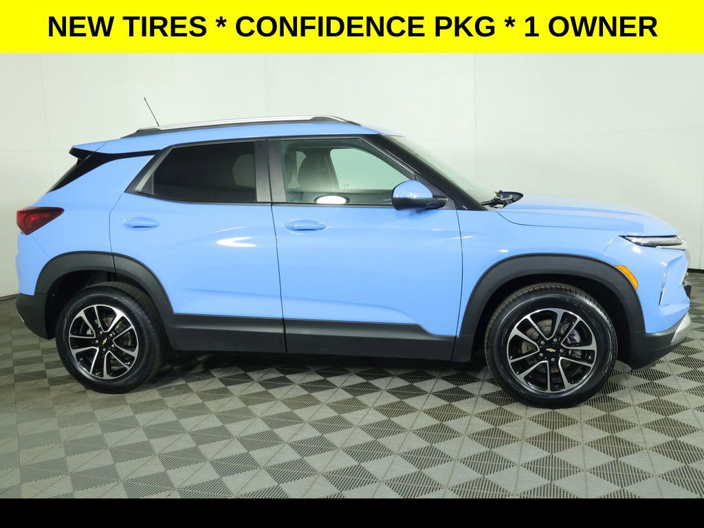 Used 2024 Chevrolet TrailBlazer LT w/ Driver Confidence Package FWD image 2
