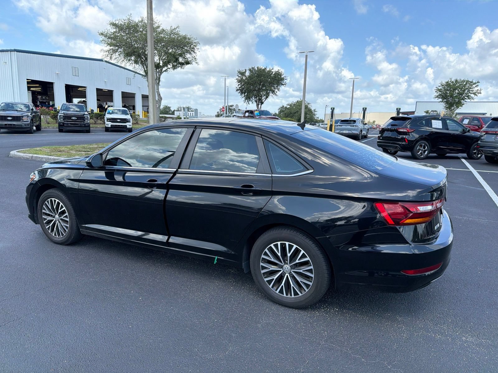 Used 2019 Volkswagen Jetta SE FWD image 4