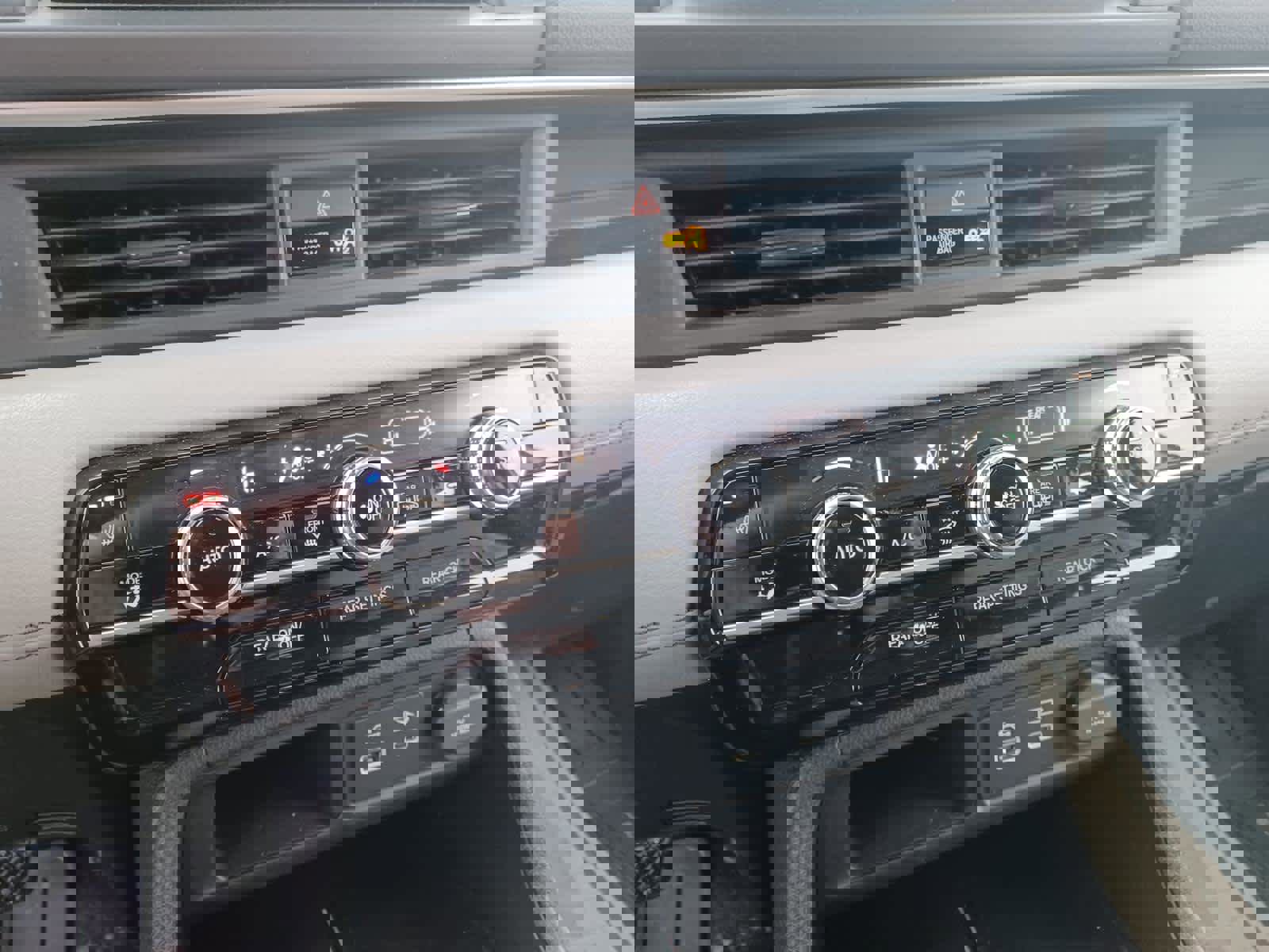 Used 2023 Honda Pilot Touring image 14