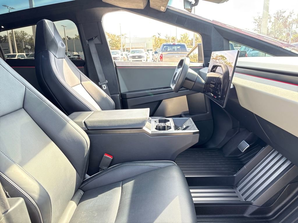 Used 2024 Tesla Cybertruck AWD Crew Cab image 28