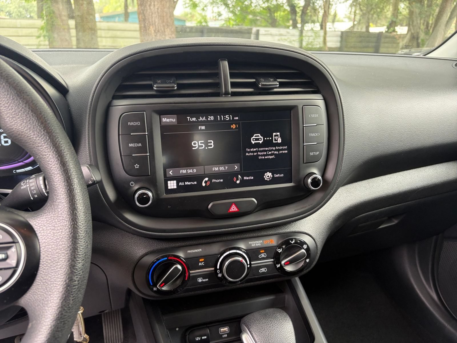 Used 2025 Kia Soul LX w/ LX Technology Package FWD image 19
