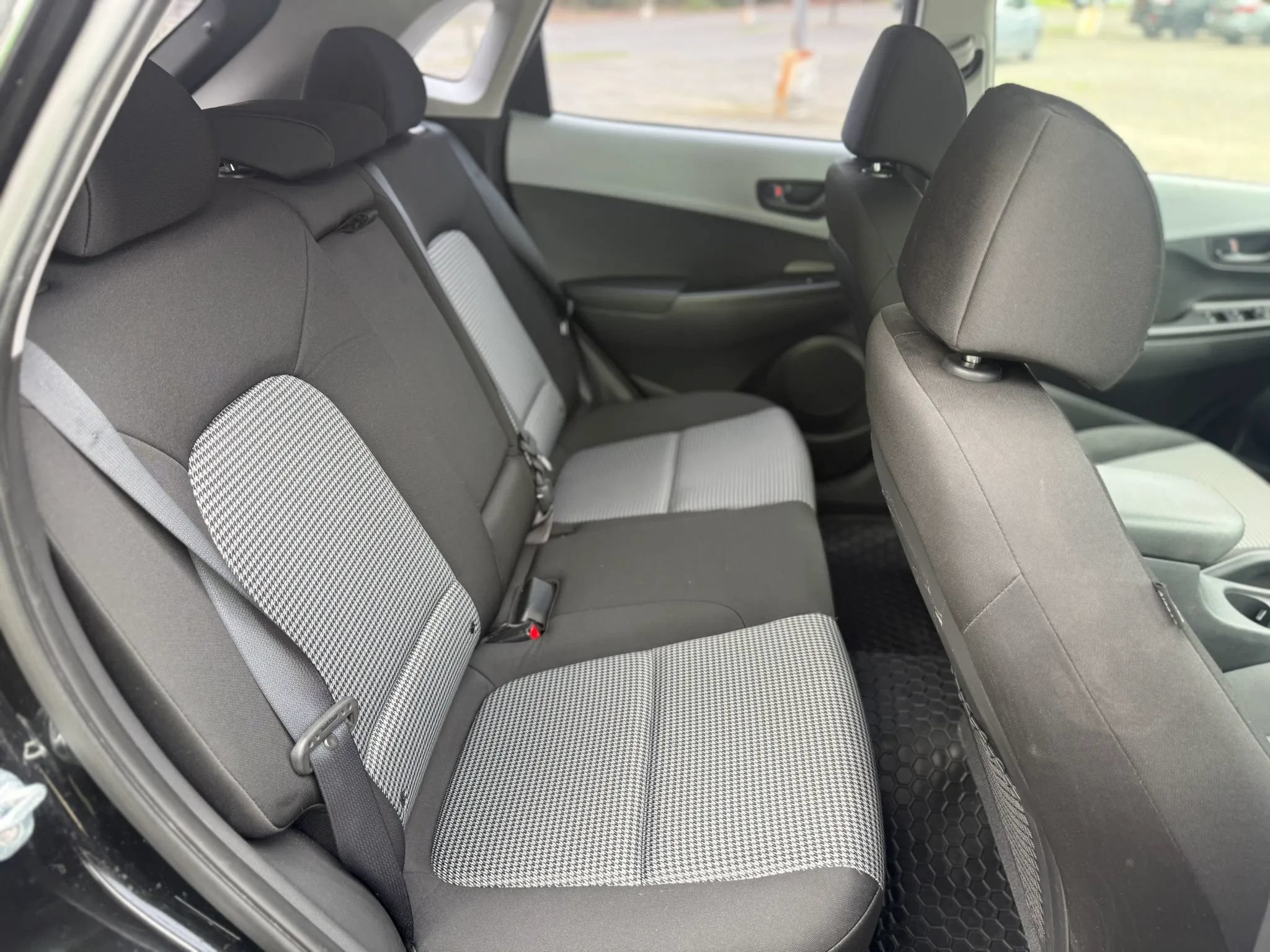Used 2018 Hyundai Kona SE AWD/4WD image 16