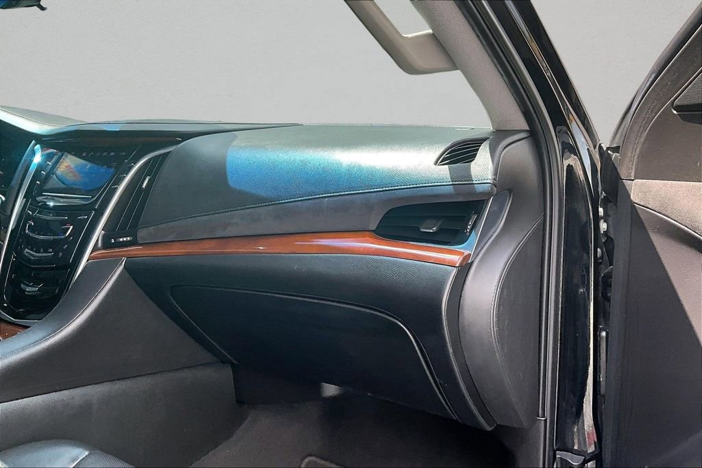 Used 2019 Cadillac Escalade Luxury image 28