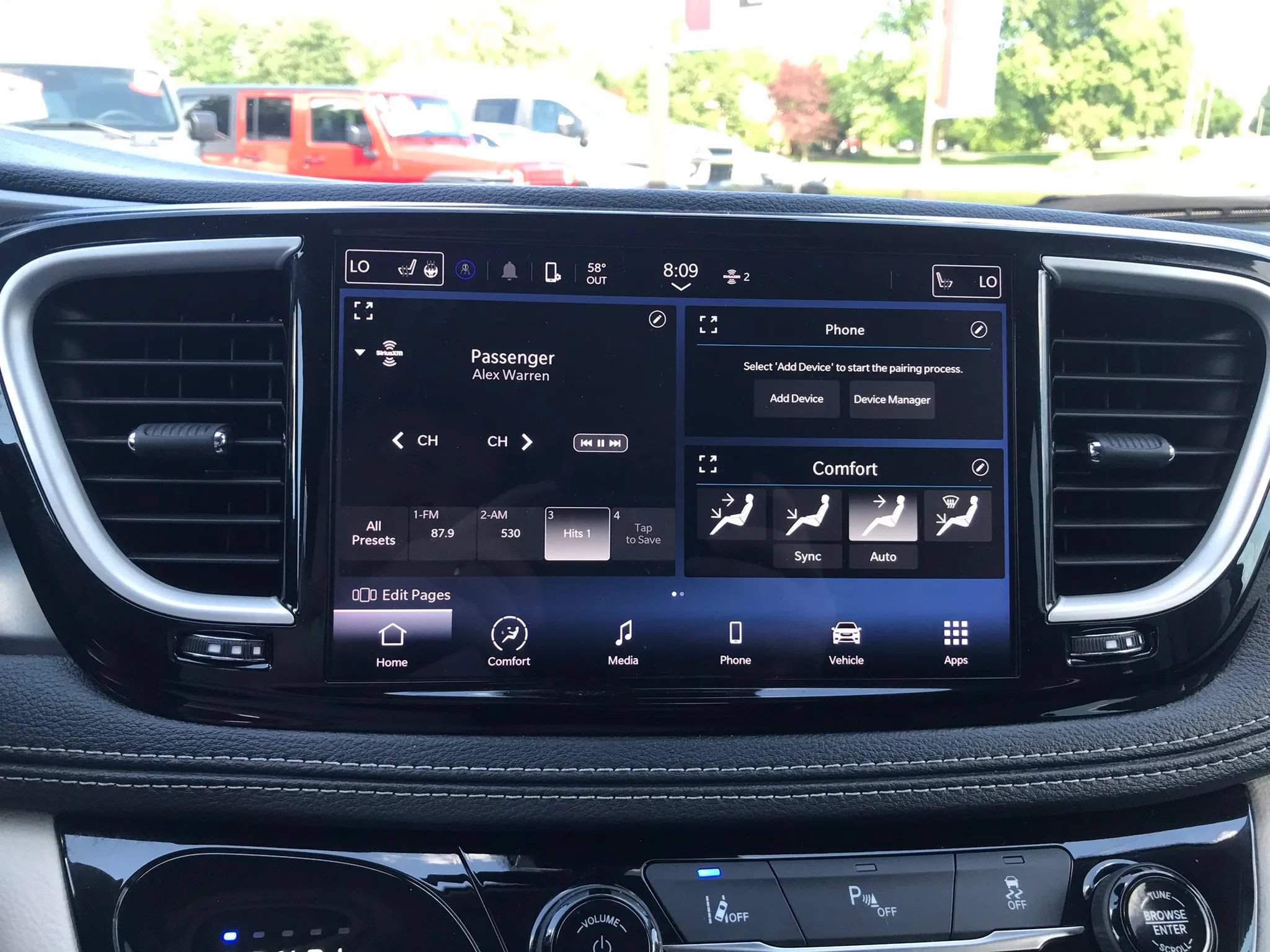 Used 2023 Chrysler Pacifica Touring-L FWD image 23