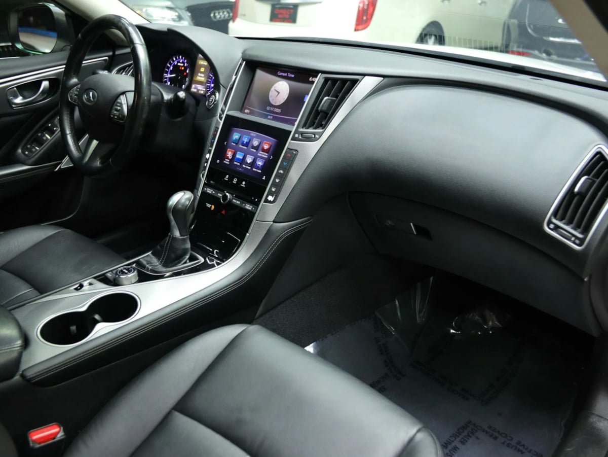Used 2017 INFINITI Q50 2.0t w/ Moonroof Package RWD image 26