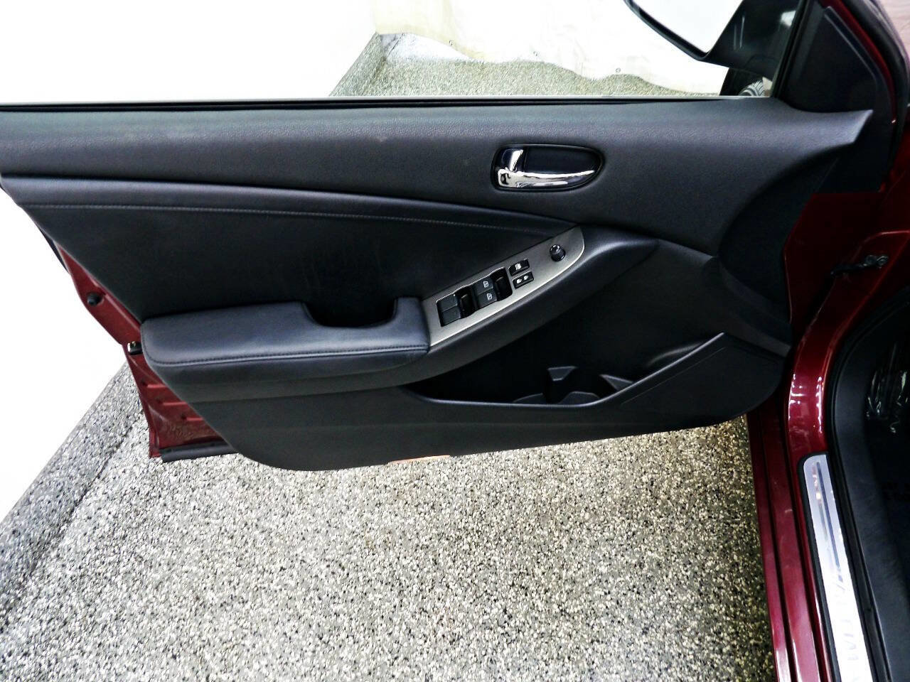 Used 2011 Nissan Altima 3.5 SR w/ 3.5SR Premium Pkg FWD image 7