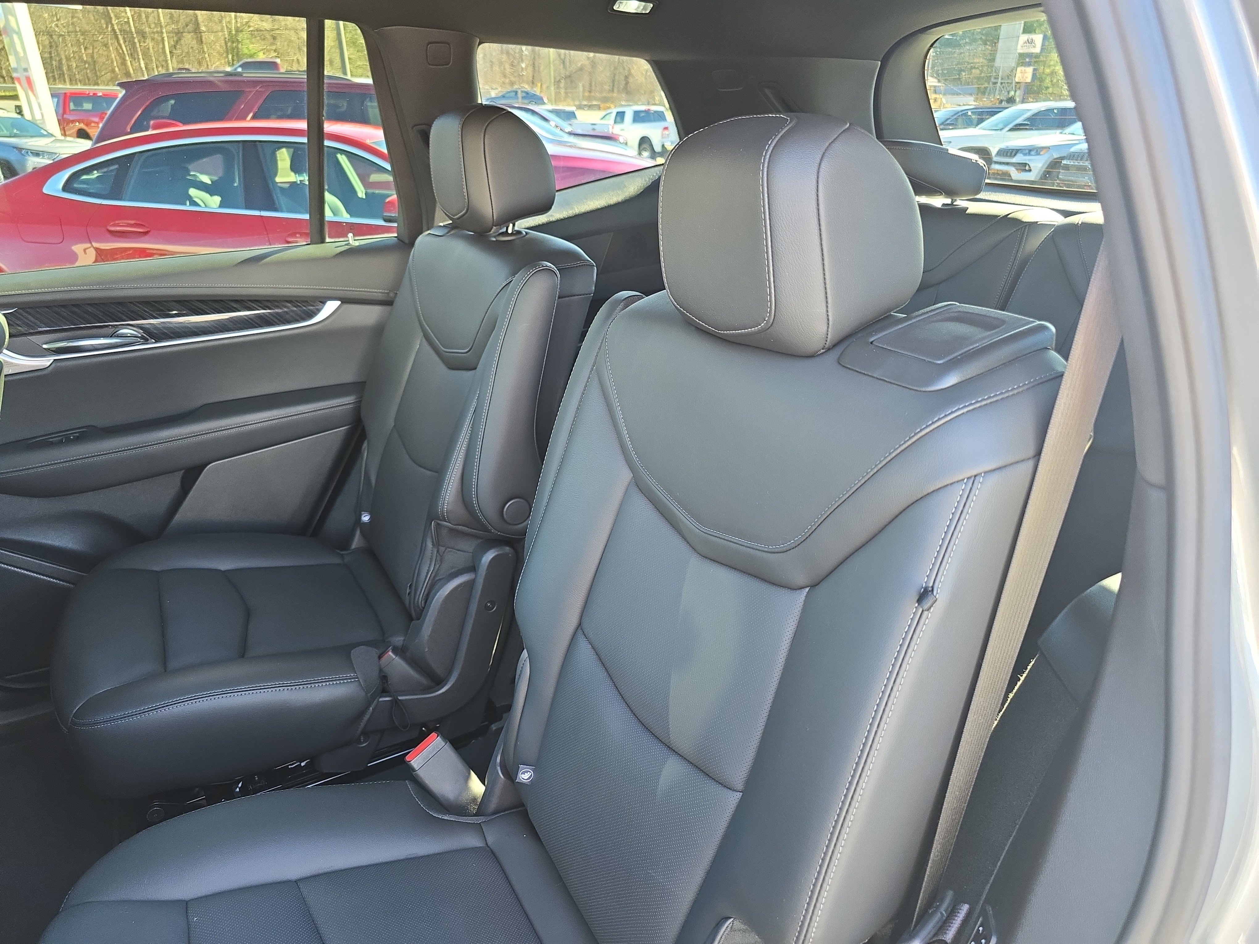 Used 2025 Cadillac XT6 Premium Luxury image 15