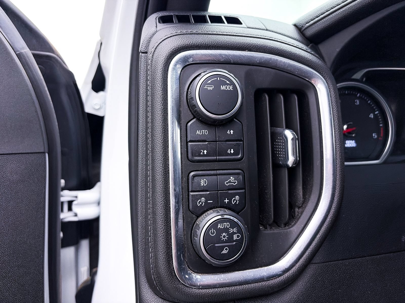 Used 2022 Chevrolet Silverado 3500 High Country w/ Safety Package II AWD/4WD image 9