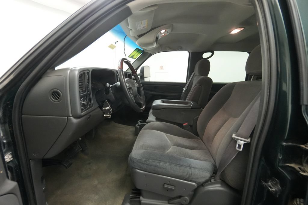 Used 2004 Chevrolet Silverado 2500 LS w/ Skid Plate Package AWD/4WD image 15