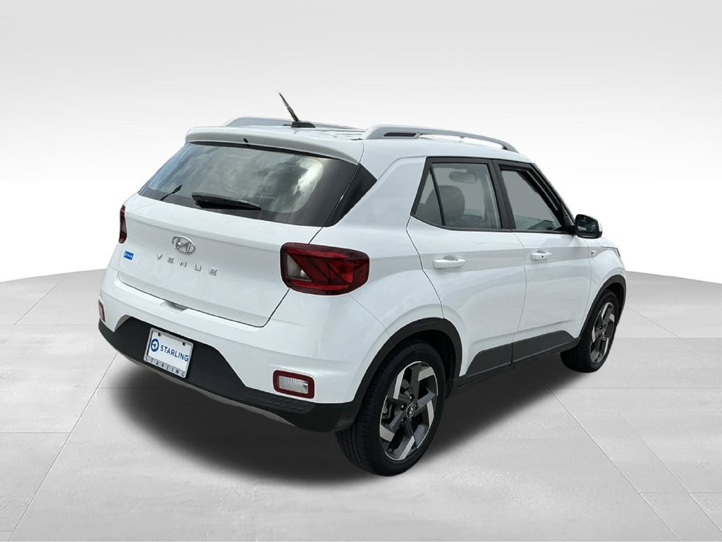 Used 2025 Hyundai Venue SEL FWD image 5