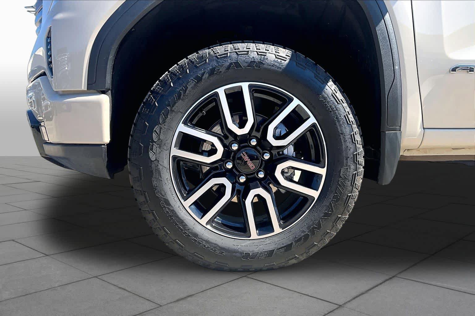Used 2026 GMC Sierra 1500 AT4 w/ Technology Package AWD/4WD image 11