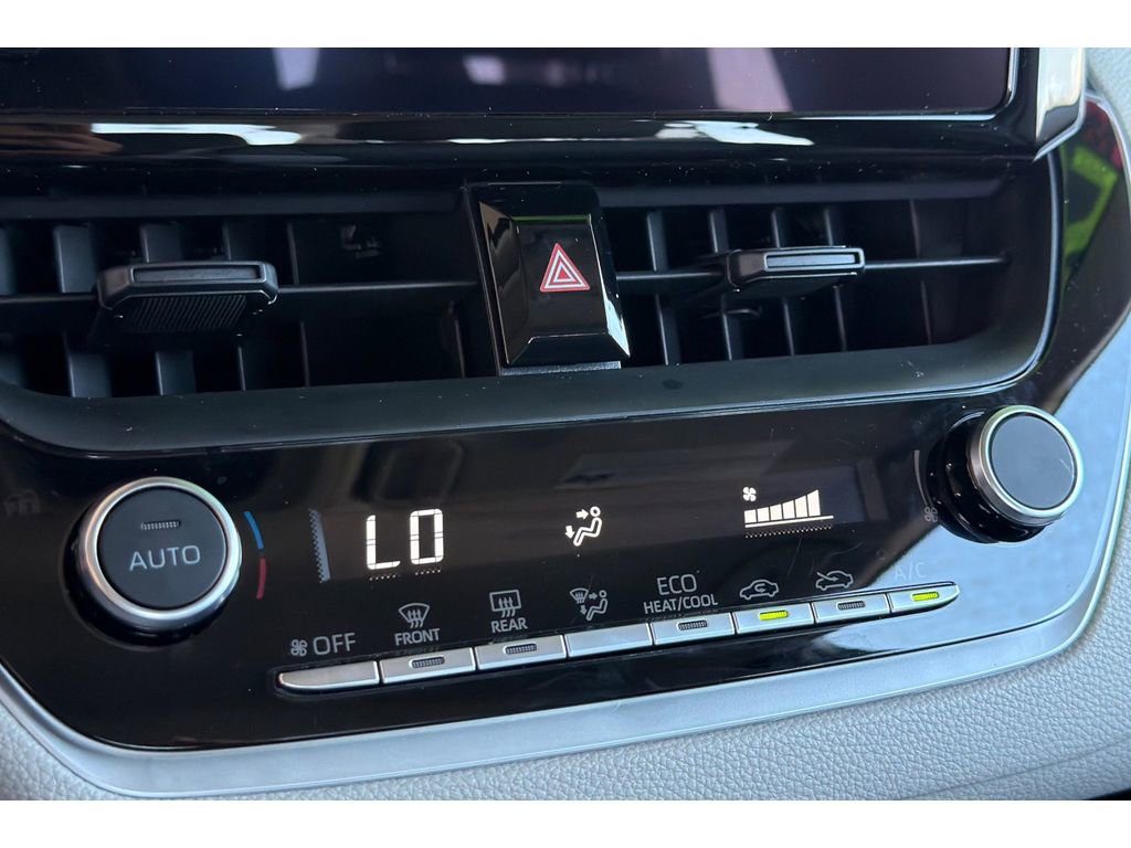 Used 2025 Toyota Corolla LE FWD image 21